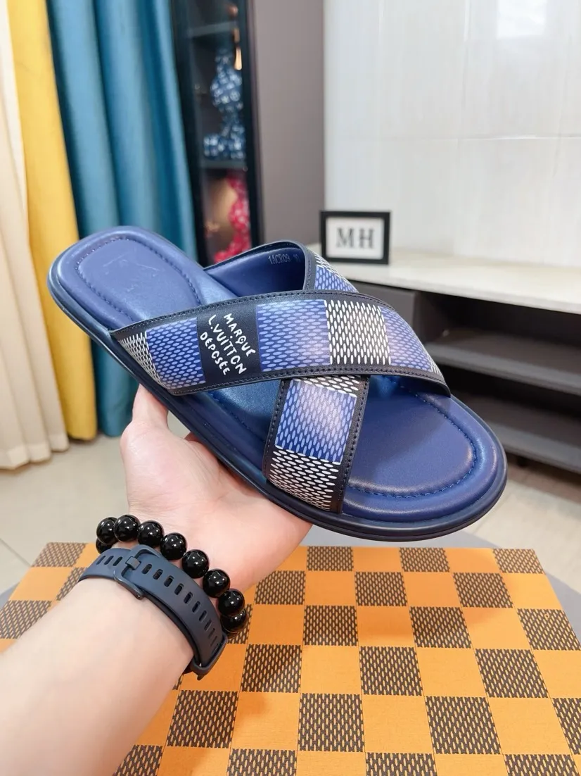Men's shoes 💰340🌹🌹 (lv-Louis Vuitton) New men's slippers, high-end boutique, exquisite embossed logo decoration on the upper, fine workmanship, super soft soles, casual, loose and comfortable, a must-have in summer! \nsize：38-44